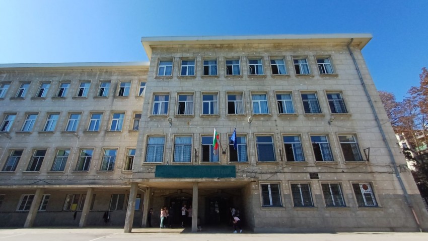 Учениците от ОУ „Св. Св. Кирил и Методий“ се връщат в сградата на училището от 15 септември