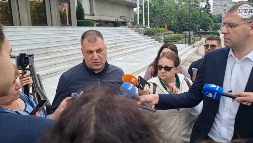 Вината за Баба Алино се прехвърля на лесни за жертване хора, каза един от отстранените служители от общинския строителен контрол
