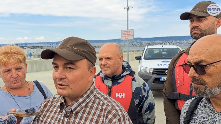 Министър Абровски: Бракониерски лодки с над половин тон черна мида са заловили служители на ИАРА край Варна