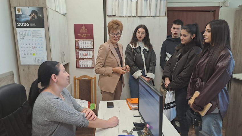 Първи срещи в правораздавателна институция на студенти от Икономическия университет във Варна