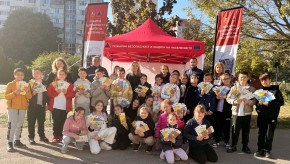 Пожарникари учат ученици във Варна как да реагират при бедствия и пожари