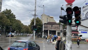 Възстановена е дясната секция и на кръстовището на бул. „Цар Освободител“ и бул. „Осми приморски полк“