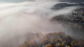 Денят започва с мъгла