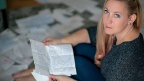„Денят на Вършитбата“ от Ребека Ярос е обяснение в любов към почитателите на поредицата „Емпирий“, започнала с „Четвърто крило”