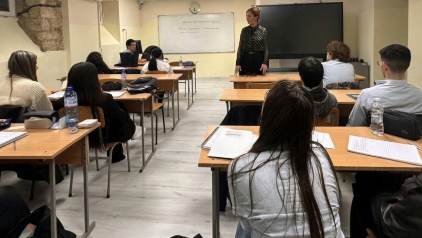 Варненски гимназисти влязоха в пряк диалог със съдия Таня Димитрова по реални казуси от правото