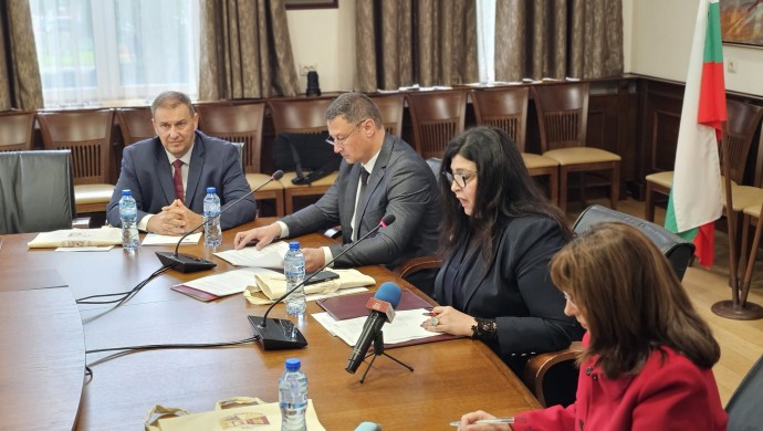 Емил Радев на форум в ИУ – Варна: Без подготвени специалисти няма отговорна дигитална трансформация